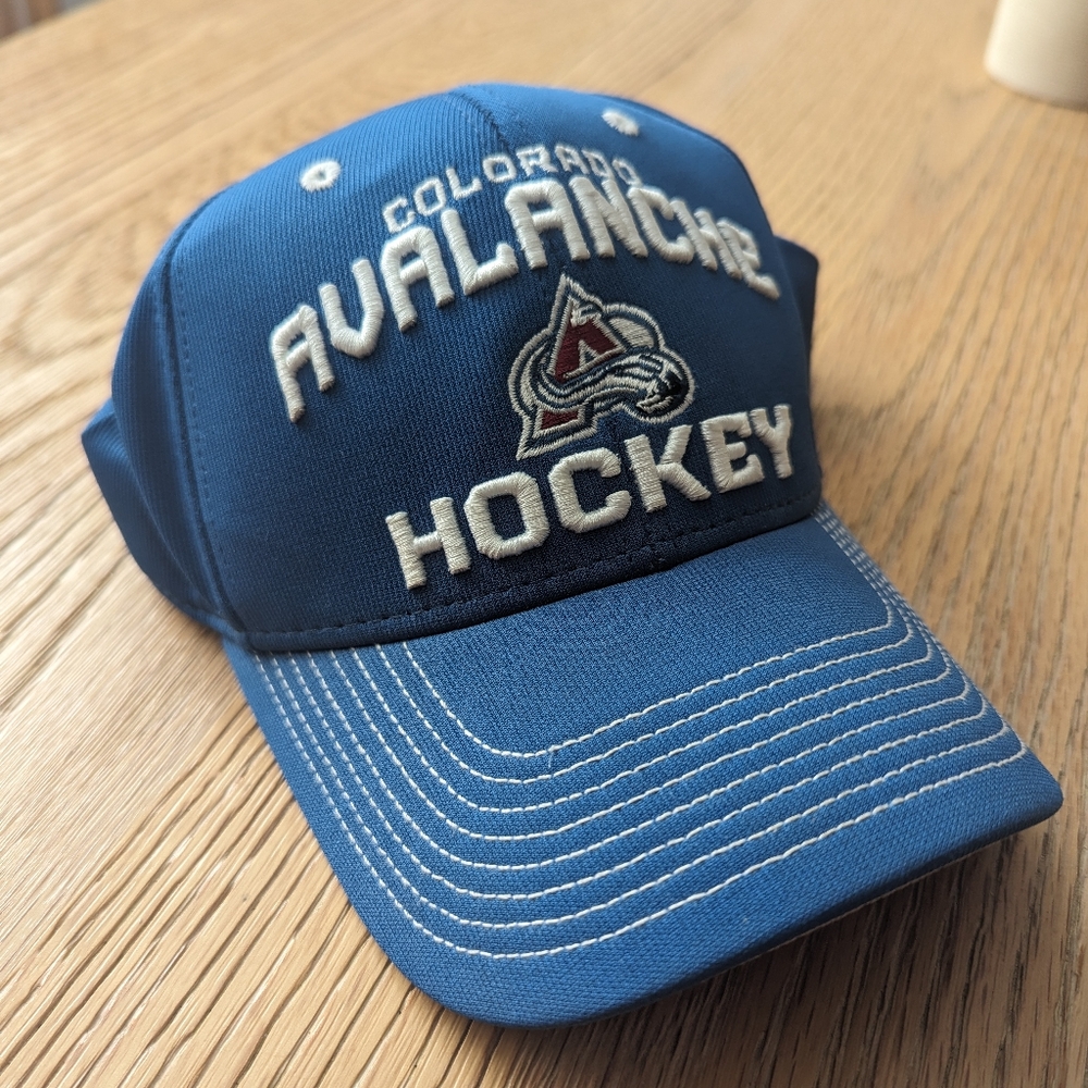 Colorado Avalanche Reebok hat - fitted size S/M